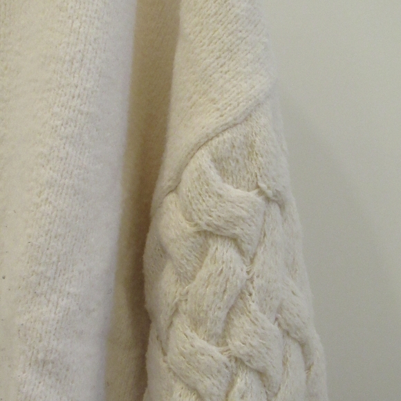 Cozy Off-white Sweater - Picture 3 of 9